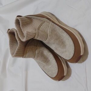 Merrell Women"s Cloud Renew Bluff Winter Ankle Boots